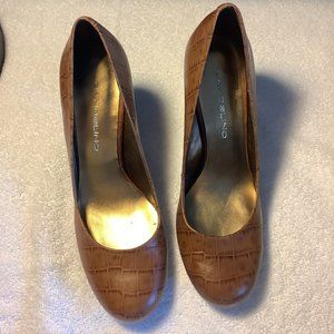Bandolino Brown Snake Print Heels in a size 6.5